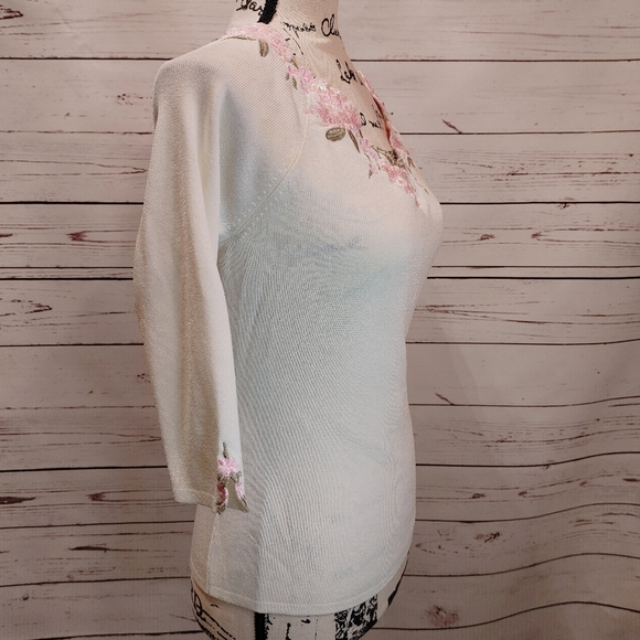 INSIGHT Scalloped Floral Top - Picture 5 of 8